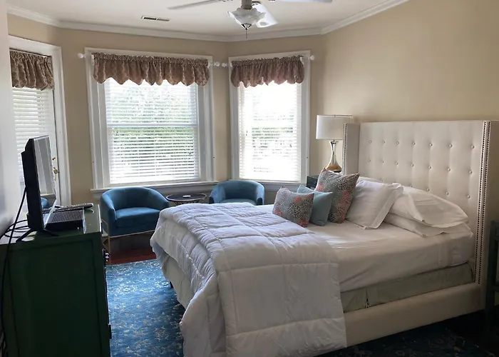 Inn At 835 Boutique Hotel