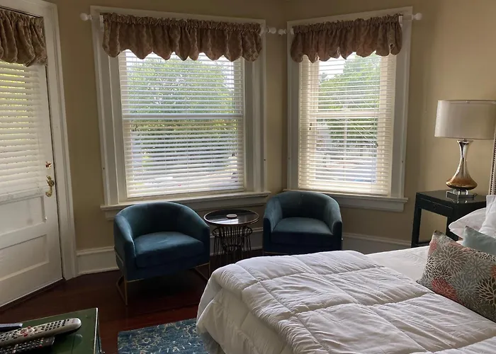 Inn At 835 Boutique Hotel