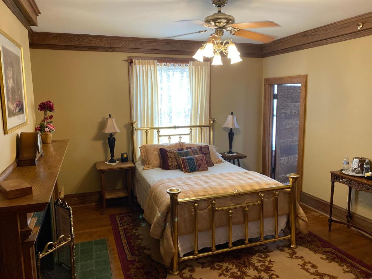 At 835 Boutique Bed & Breakfast Springfield