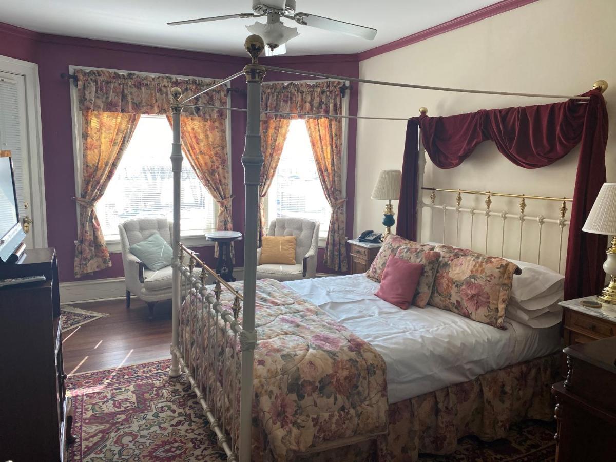 At 835 Boutique 4* Springfield