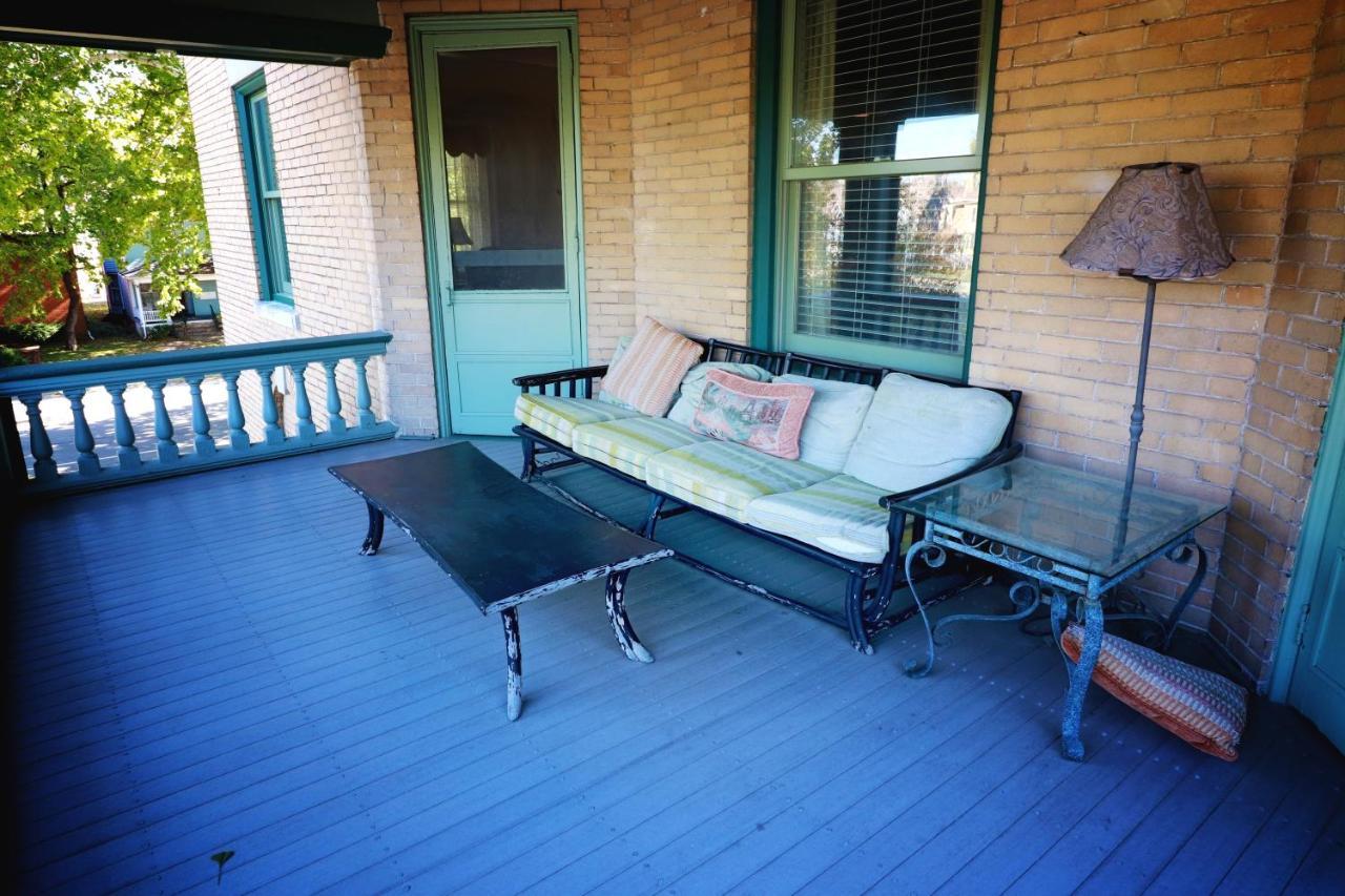 At 835 Boutique Bed & Breakfast Springfield