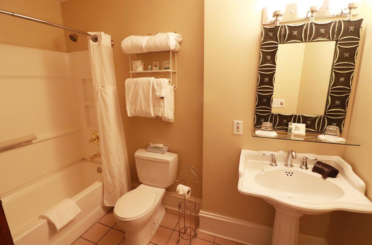 At 835 Boutique Bed & Breakfast 4*