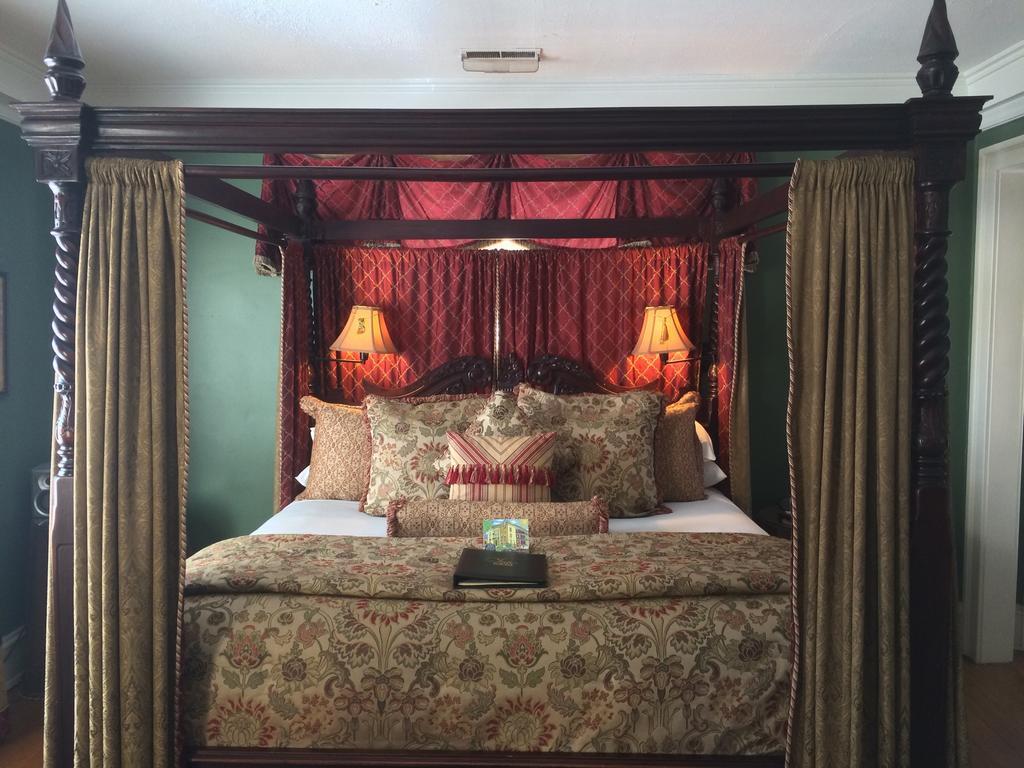 At 835 Boutique 4* Springfield