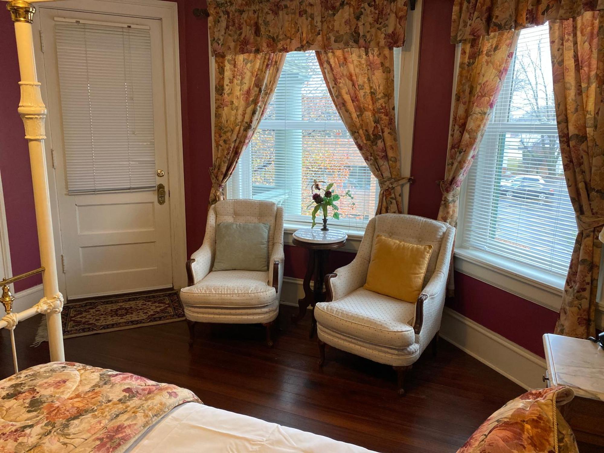 At 835 Boutique Bed & Breakfast 4*