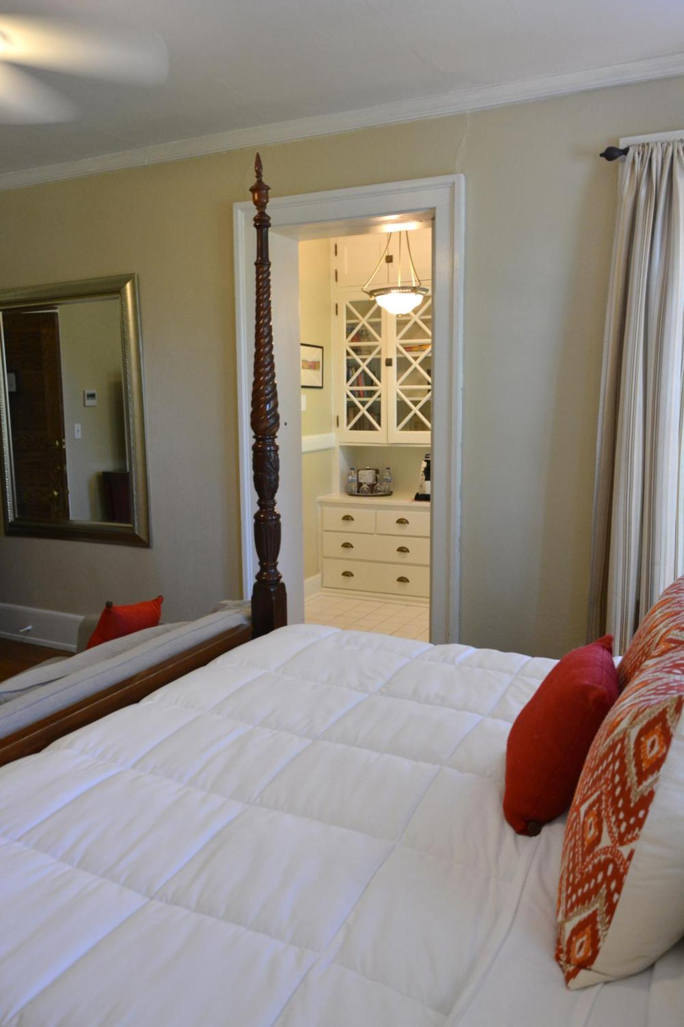 At 835 Boutique Bed & Breakfast 4*