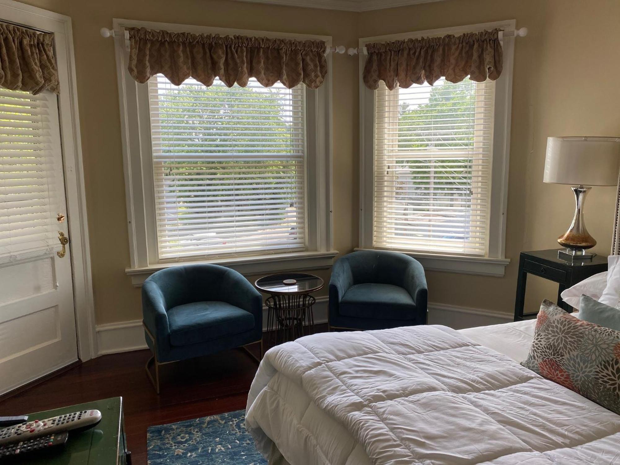 Bed & Breakfast At 835 Boutique Springfield