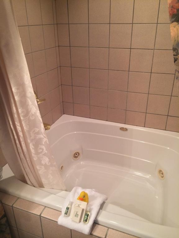 Bed & Breakfast At 835 Boutique