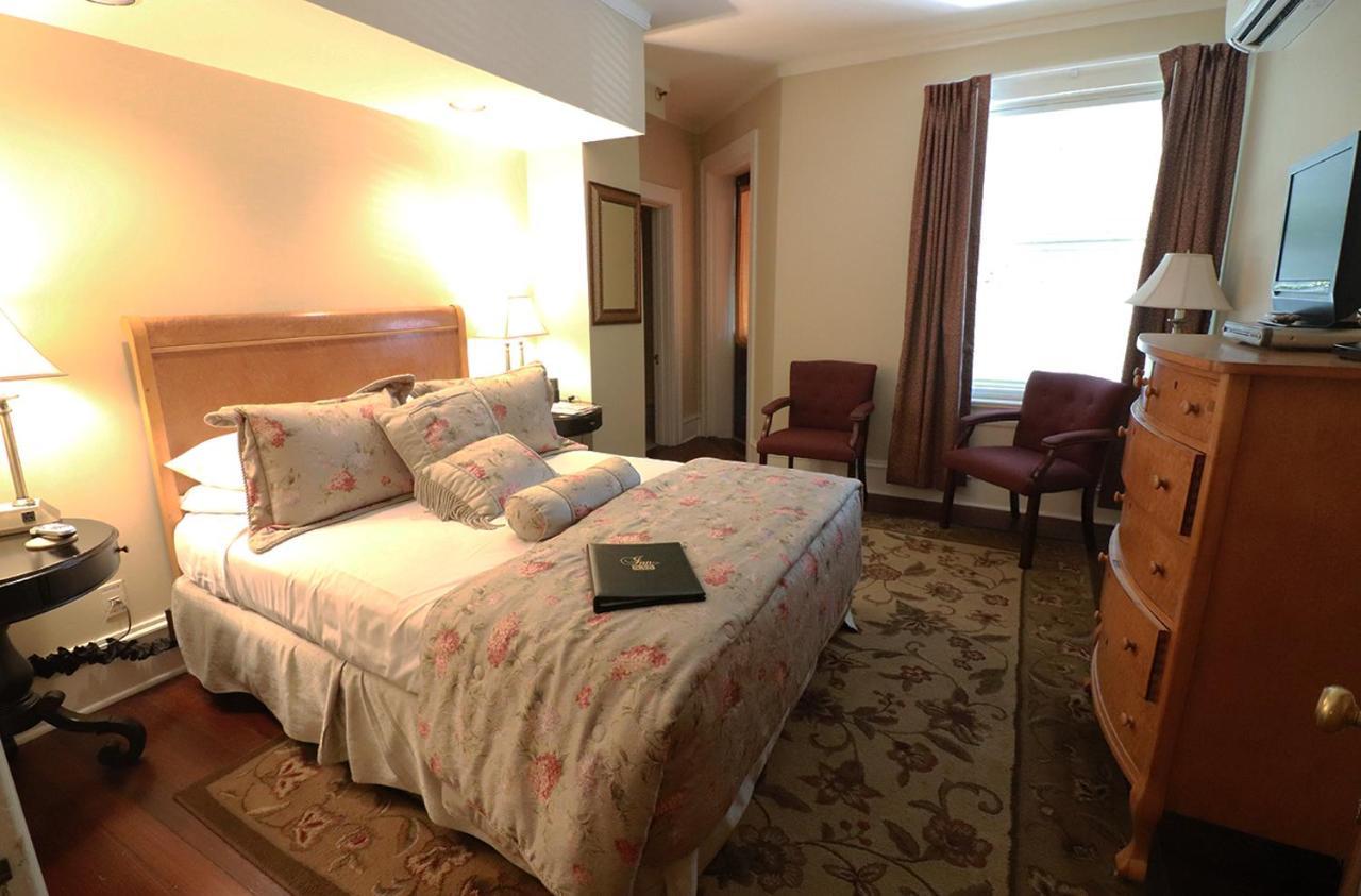 At 835 Boutique Bed & Breakfast 4*