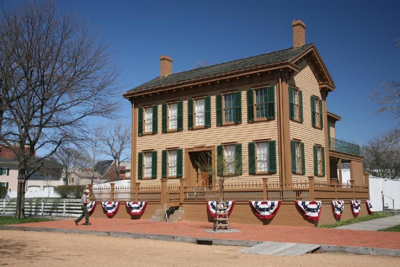 Bed & Breakfast At 835 Boutique